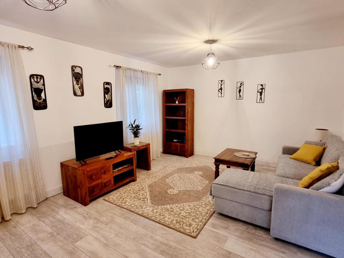 Spacious Two Bedroom Apartment With One Parking Space Thame Dış mekan fotoğraf