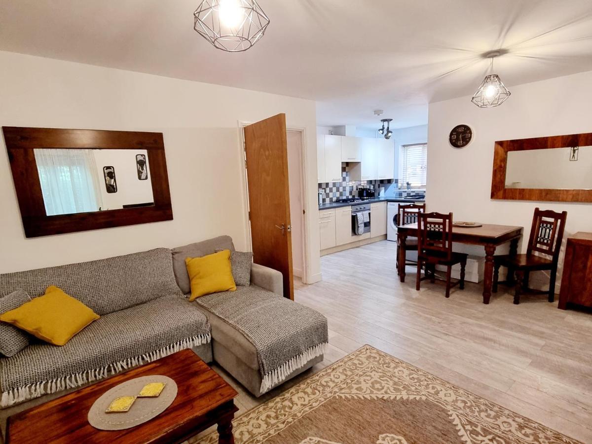 Spacious Two Bedroom Apartment With One Parking Space Thame Dış mekan fotoğraf