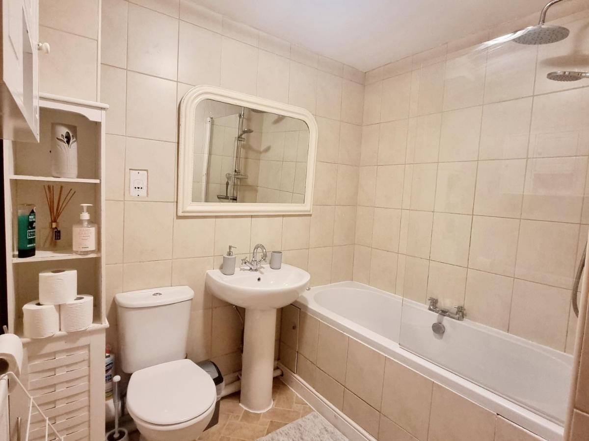 Spacious Two Bedroom Apartment With One Parking Space Thame Dış mekan fotoğraf